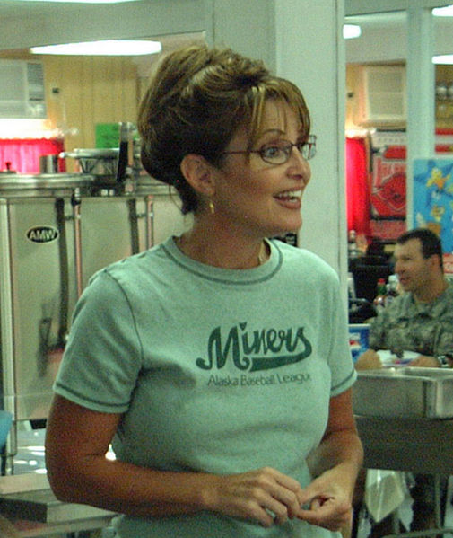 sarah-in-green-miners-t-shirt-talking-to-troops.jpg