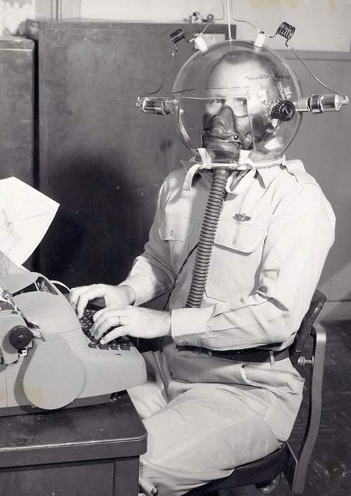 weird-Vintage-photos-experimental-transmitter-and-recieveer-for-armed-foreces-helmet-vintage-photo-army-804x1024.jpg